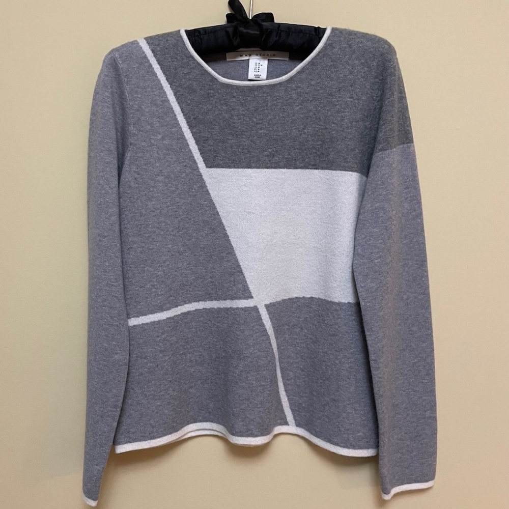 Max Studio  Lovely, grey/white colour block, pull-over sweater.  Size M